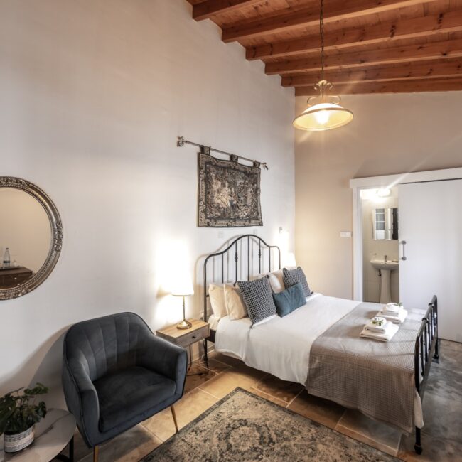 SPY_0974 copy (Large)