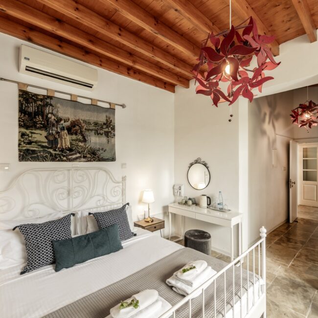 SPY_1249 copy (Large)