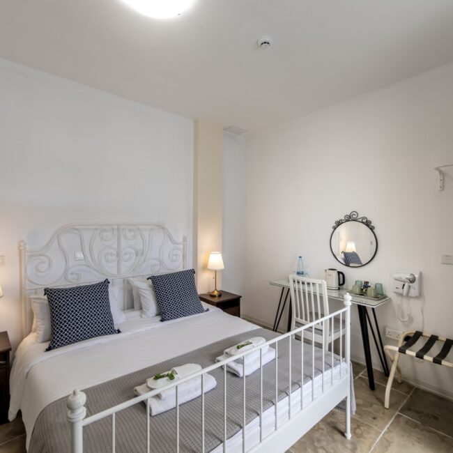 SPY_1352 copy (Large)