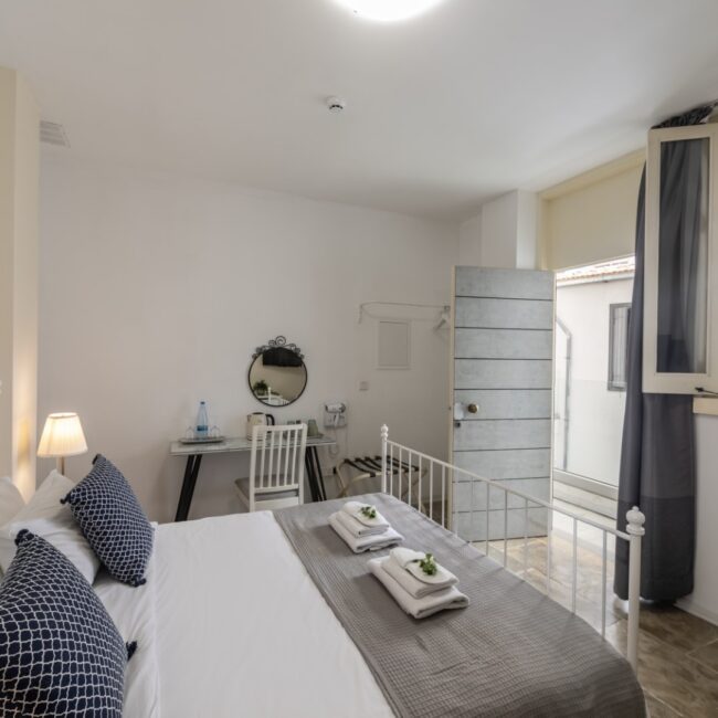 SPY_1355 copy (Large)