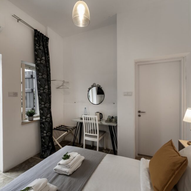 SPY_1527 copy (Large)